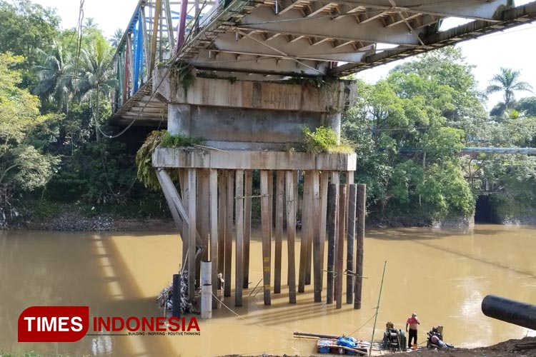 Jembatan Citanduy 1 masih dalam proses perbaikan, estimasi pertengahan puasa selesai. (Foto: Susi/TIMES Indonesia) 