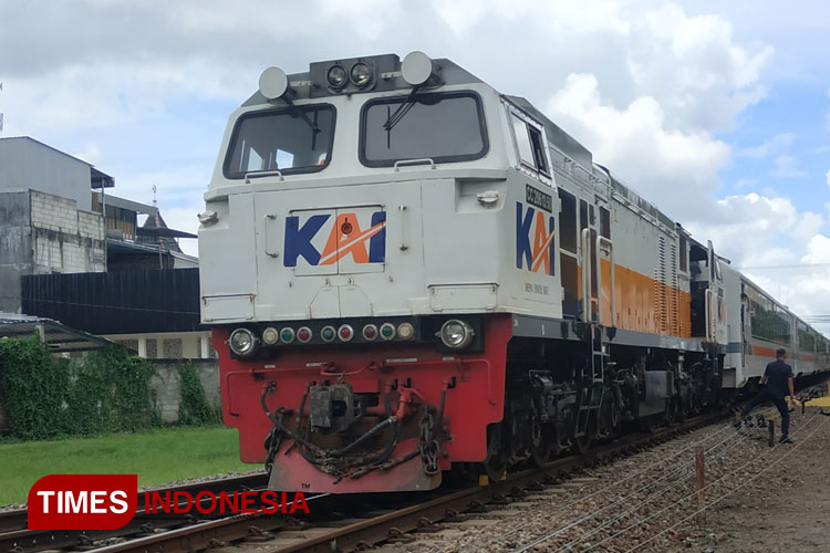 Gambar Raja Api Wajib Tahu! 4 Raja Nusantara yang Diabadikan untuk Nama Kereta Api ...