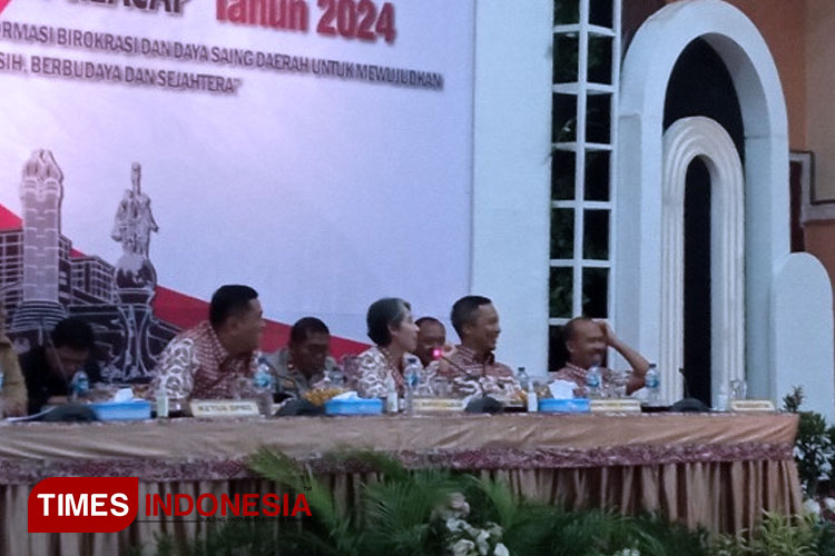 Musrenbang RKPD tahun 2024, Pj Bupati Cilacap memberikan paparan. (FOTO: Estanto Prima Yuniarto/TIMES Indonesia) 