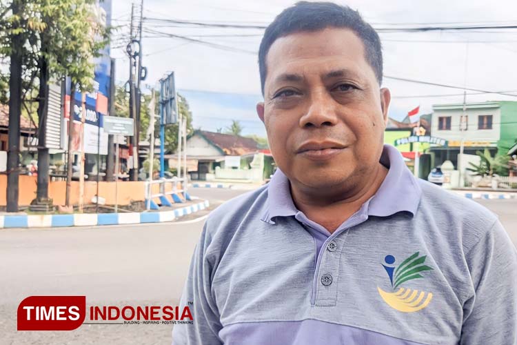 Kepala Dinas Sosial Pacitan Sumorohadi menjelaskan beberapa kendala penyebab bantuan PKH tak kunjung cair. (FOTO: Yusuf Arifai/TIMES Indonesia)