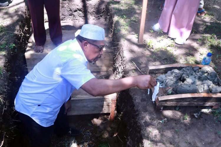 Gubernur Maluku Letakan Batu Pertama Pembangunan Rumah Adat Rumaderun Kataloka Goran Riun