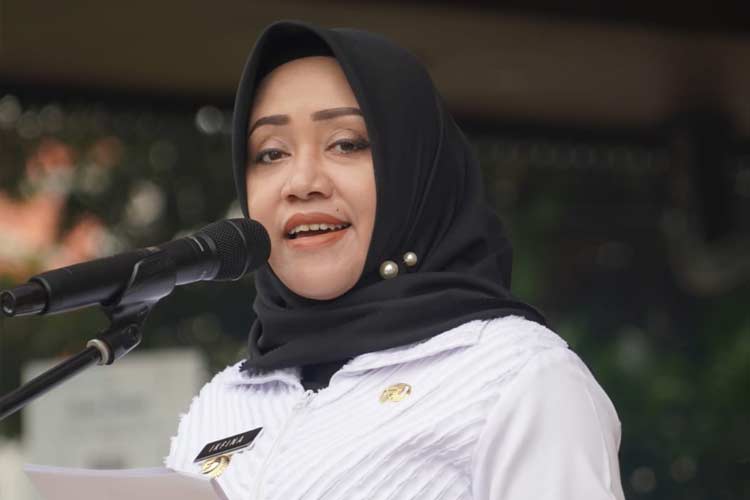 Bupati Mojokerto, Ikfina Fahmawati pada saat memberikan harapan untuk PNS agar meningkatkan profesionalisme kinerja, Rabu (15/3/2023) (FOTO: Dok. Kominfo for TIMES Indonesia)