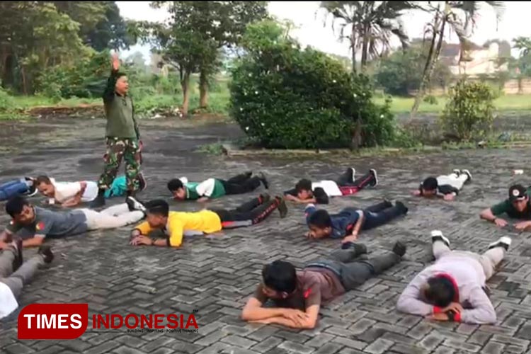Ratusan BKD di Kabupaten Bondowoso Jawa Timur saat mengikuti pelatihan bela negara (FOTO: Moh Bahri/TIMES Indonesia)