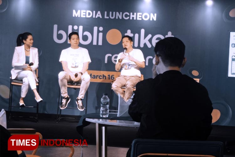Co-Founder dan Chief Marketing tiket.com, Gaery Undarsa (tengah) dan Chief Marketing Officer Blibli Edward Kilian Suwignyo dalam media lunch di Jakarta pada Kamis (16/3/2023). (FOTO: Fahmi/TIMES Indonesia) 