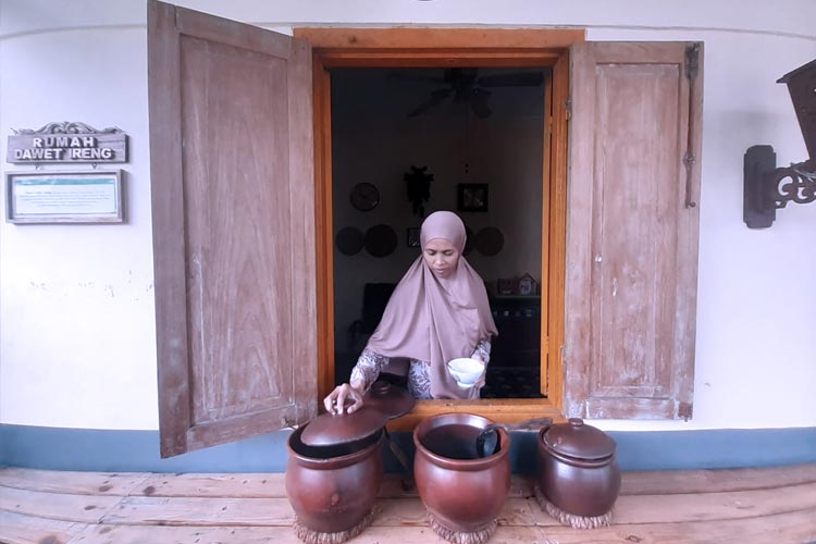 Mencicipi Segarnya Es Dawet Ireng, Minuman Khas Kota Purworejo