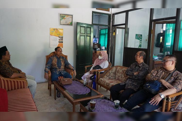 Jalin Kerjasama, UNIPMA Madiun Lakukan Penandatanganan MoU dengan INSURI Ponorogo