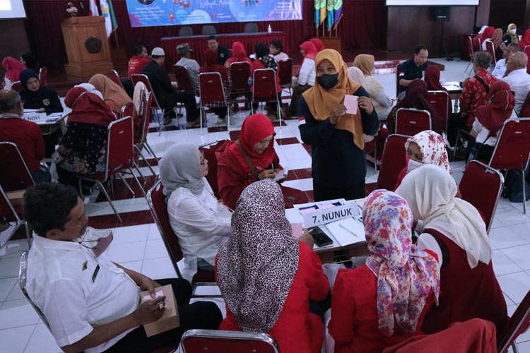 Kegiatan Akademi Digital Lansia yang diselenggarakan Mafindo Malang, Jumat (17/3/2023) di Polkesma. (FOTO: Dok. Mafindo Malang)
