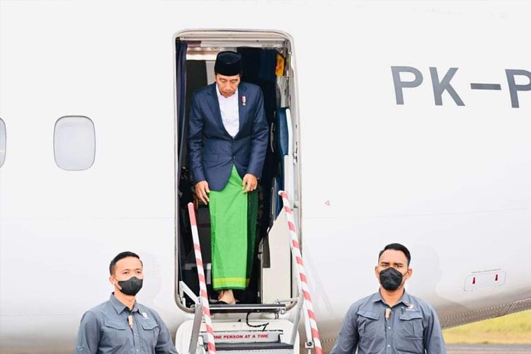 Presiden Jokowi tiba di Kabupaten Tabalong Kalimantan Selatan. (FOTO: BPMI Setpres)
