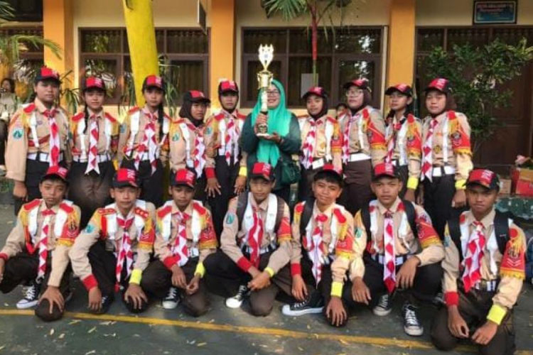 Tim Pranegwa mendapat Juara 2 LPBB tingkat SLTP se Jawa Timur yang dilaksanakan di SMP Negeri 21 kota Malang. (FOTO: AJP TIMES Indonesia)