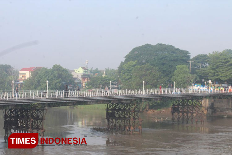 Brug Over den Brantas te Kediri atau Jembatan Lama Kediri (foto: Yobby/TIMES Indonesia) 