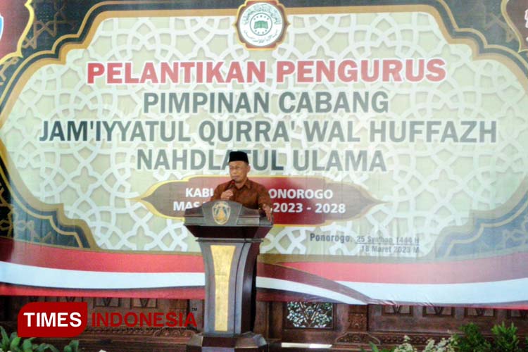 Bupati Sugiri Sancoko saat memberikan sambutan dalam pelantikan pengurus cabang Jam'iyyatul Qurra'Wal Huffazh NU Ponorogo. (Foto:Marhaban/TIMES Indonesia)