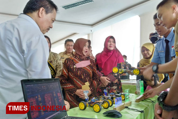 Kepala Perpusnas Syarif Bando saat meresmikan Perpustakaan Daerah Kota Banjar. (Foto: Susi/TIMES Indonesia) 