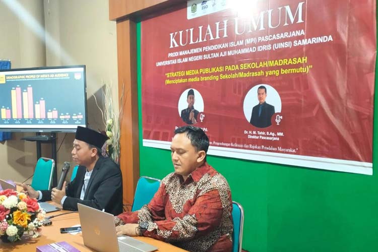 Dosen Universitas Islam Negeri Sunan Ampel (UINSA) Surabaya Dr. Abdulloh Hamid, M.Pd hadir sebagai narasumber dalam kuliah umum di UINSI Samarinda, Jumat (17/3/2023). (Foto: Dok. UINSI)
