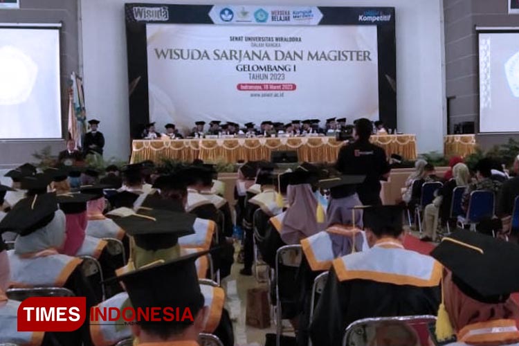 Proses Wisuda Sarjan dan Magister Gelombang 1 tahun 2023 Universitas Wiralodra Indramayu. (FOTO: Selamet Hidayat/TIMES Indonesia)