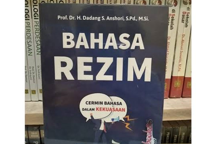 Buku Bahasa Rezim karya Prof Dadang S. Anshori. (FOTO: Shopee)