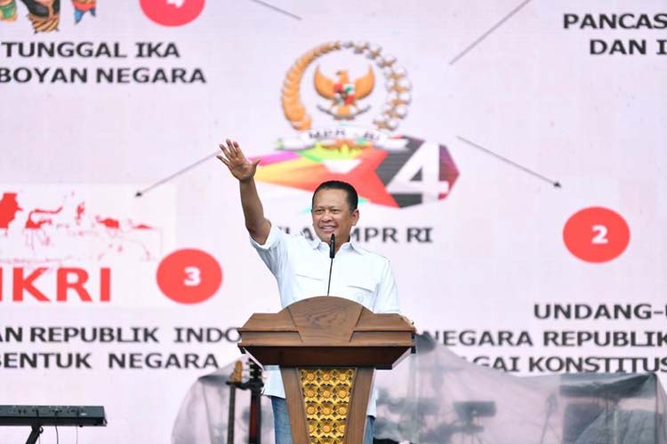 Ketua MPR RI Bambang Soesatyo saat acara HUT ke- UU Desa dan sosialisasi empat pilar di GBK, Minggu (19/3/2023). (Foto: dok MPR RI)