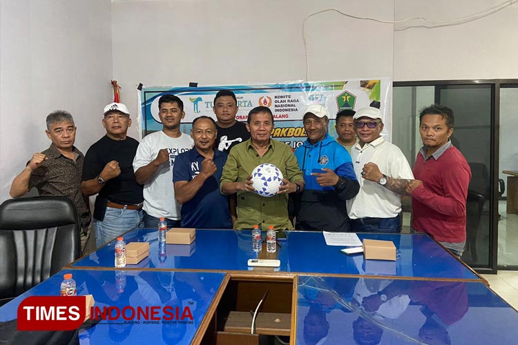 PSSI Kota Malang saat konferensi pers jelang Piala Walikota Cup U-12. (Foto: Rizky Kurniawan Pratama/TIMES Indonesia)