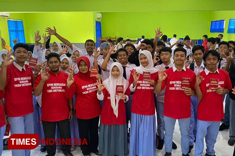 ABPHN melakukan sosialisasi pencegahan dan kriminalitas dikalangan pelajar di SMK 1 Gajah Mada Banyuwangi. (FOTO: Fazar Dimas/TIMES Indonesia)