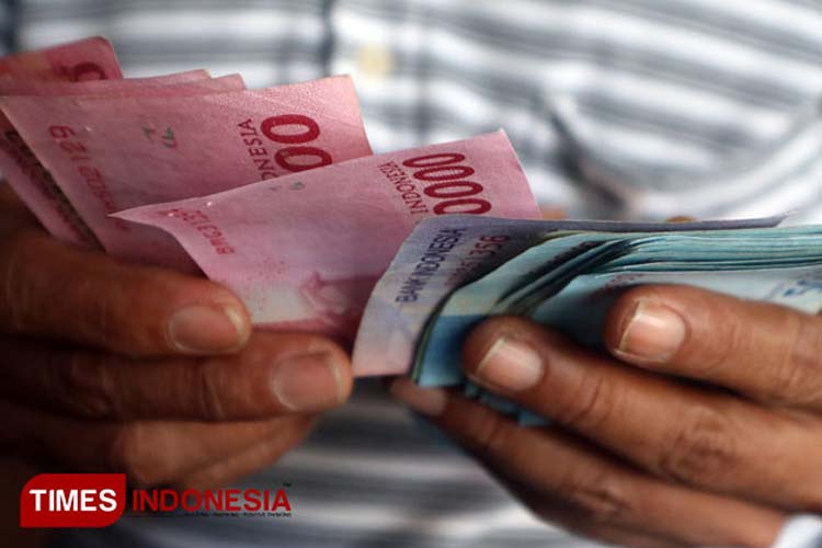 Ilustrasi - Penukaran uang baru. (Foto: Dok.TIMES Indonesia)