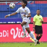 Cedera Lutut Saat Lawan Persebaya, Kondisi Yusuf Meilana Masih Tanda Tanya 