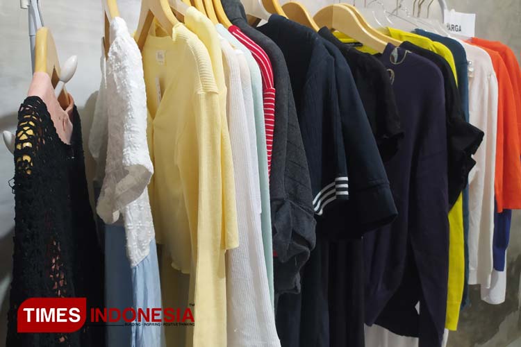 Ilustrasi pakaian thrift dilarang dijual di Bazar Ramadan Bondowoso (FOTO: Moh Bahri/TIMES Indonesia)