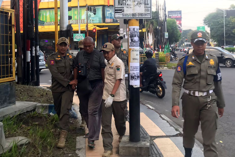 Viral Pengamen di Malang Minta Uang Sambil Tempelkan Kemaluan