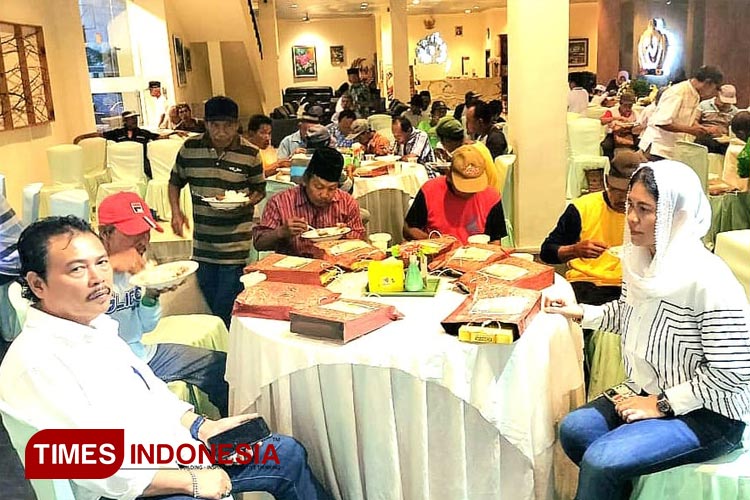 Di Banyuwangi, Tukang Becak Buka Bersama di Restoran Hotel Mewah