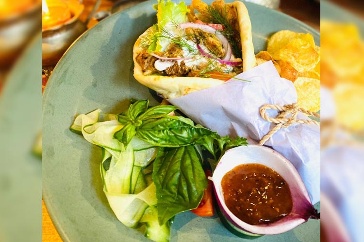Mencicipi Chicken Shawarma, Hotel Tugu Malang Suguhkan Menu Berbuka Dengan Cita Rasa Otentik
