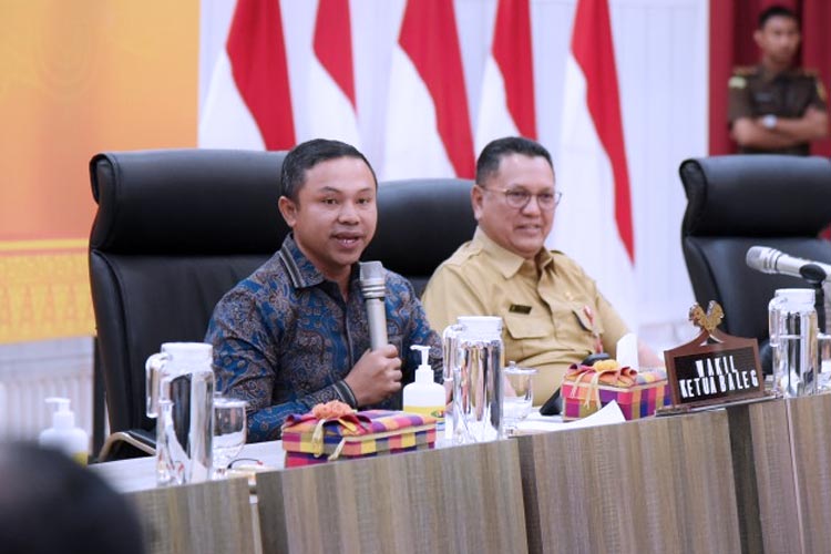 Wakil Ketua Baleg DPR RI Abdul Wahid (kiri) saat memimpin pertemuan di ruang kerja Badan Legislasi (Baleg) DPR RI - (FOTO: dok DPR RI)