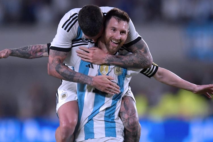 Lionel Messi mengapai prestasi personal saat mencetak gol ke-800 sepanjang karirnya saat membantu Argentina menang 2-0 atas Panama, Jumat (24/3/2023). 