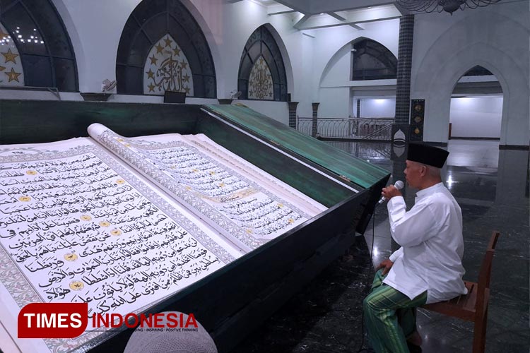 Tradisi Ngaji Al-Quran Raksasa di Masjid Agung Baiturrahman Banyuwangi