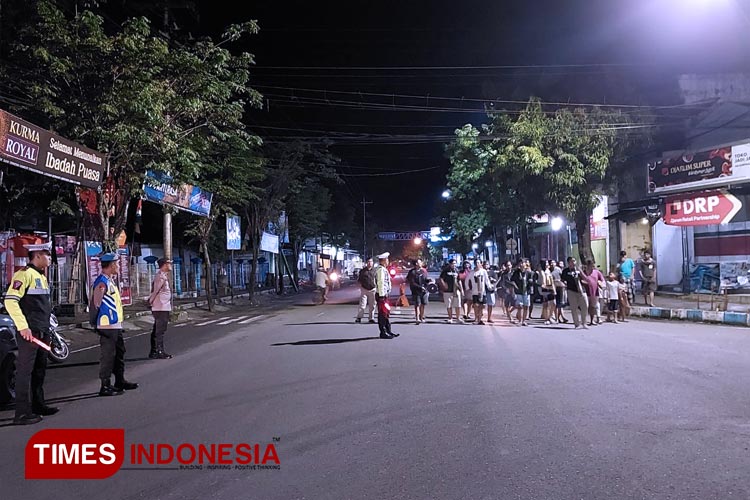 Anggota Polres Pacitan saat patroli dan pengamanan di malam ramadan (FOTO: Rojihan/TIMES Indonesia)
