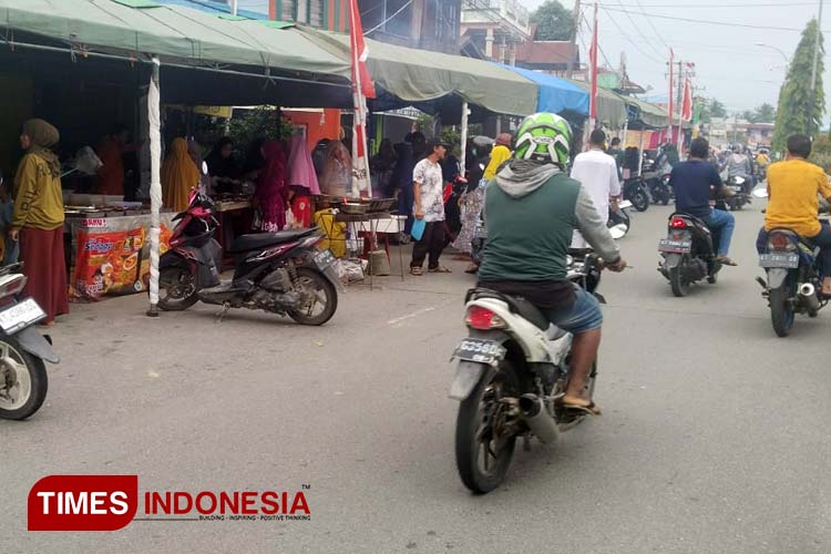 Suasana Bazar Senggol Ramadan di Loktuan (Foto: Kusnadi/TIMES Indonesia)