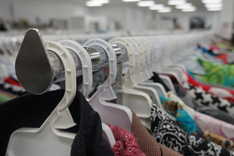 Tentang Larangan Impor Baju Bekas, Ini Respon Pengusaha Thrift Situbondo