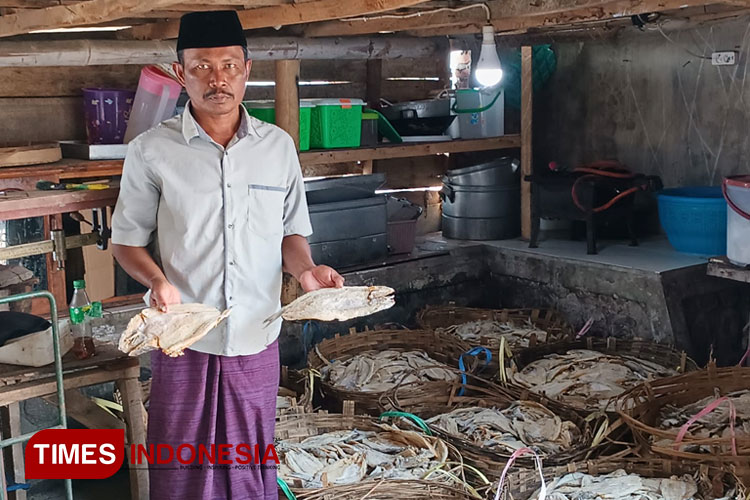 Pebisnis Ikan Jenggala Kering di Situbondo Ini Raup Omzet Puluhan Juta