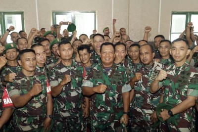 Survei Tingkat Kepercayaan Publik LSI: DPR Dan Parpol Terendah, TNI ...