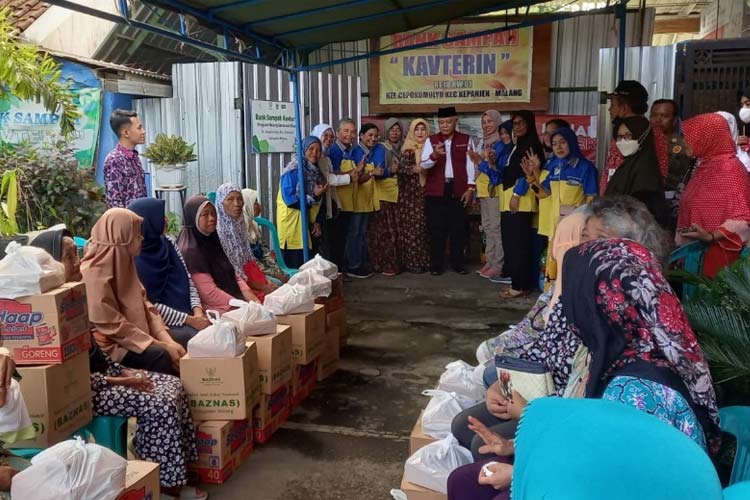 Bantu Wujudkan Kepanjen Bersih, Bupati Malang Beri Apresiasi Pengumpul Sampah