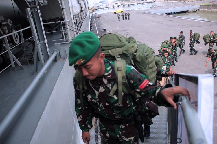 Panglima TNI Lepas Pasukan Laba&#45;laba Hitam dan Pasukan Teratai ke Papua, Siap Amankan Perbatasan