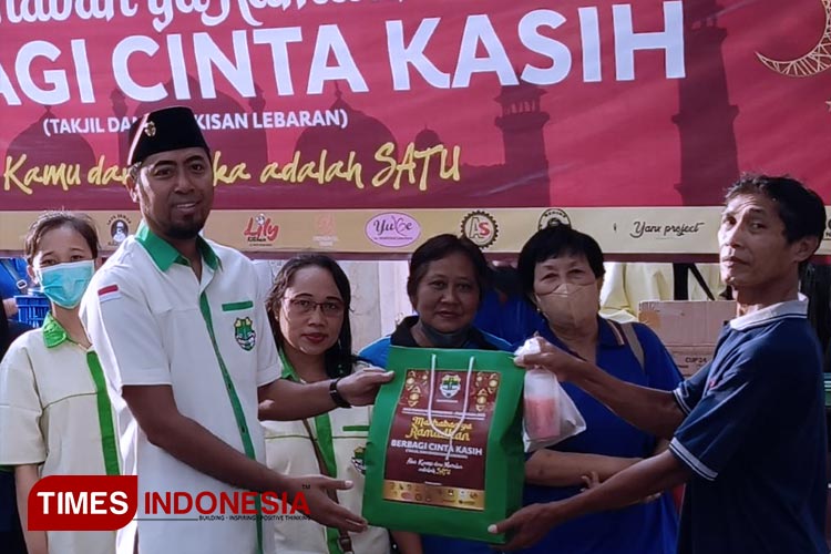 Pemuda Katolik Banyuwangi Bagikan Cinta Kasih Bulan Ramadan 