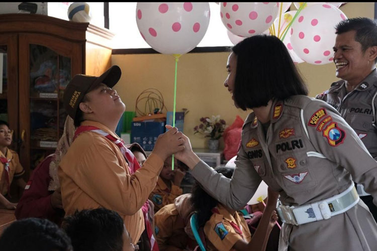 Satlantas Polres Malang Beri Pengenalan Rambu Lalulintas bagi Anak Berkebutuhan Khusus