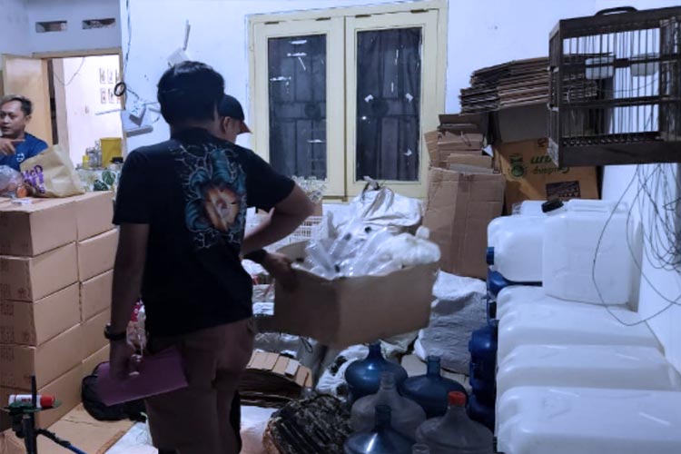 Polres Kediri Gagalkan Pengiriman Ribuan Botol Miras Siap Edar