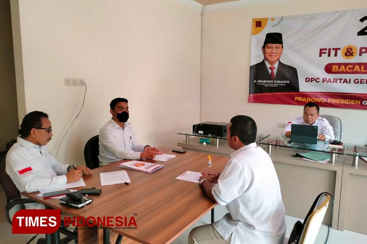 Bacaleg Gerindra Surabaya mengikuti proses fit and proper test di hadapan penguji, Sabtu (1/4/2023). (Foto: Lely Yuana/TIMES Indonesia) 