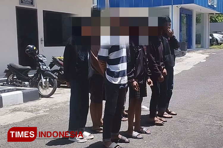 Satreskrim Polres Banjar amankan belasan remaja tanggung yang terlibat aksi ugal-ugalan di jalan raya. (Foto: Susi/TIMES Indonesia) 