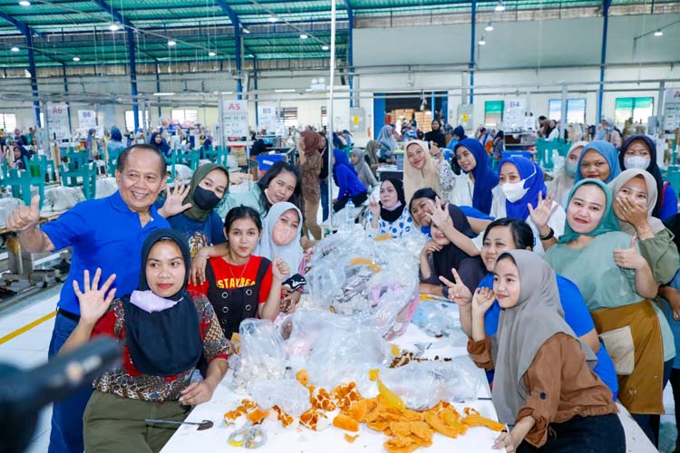 Syarief Hasan Dukung Pabrik Boneka Aurora World Tingkatkan Produk Ekspor