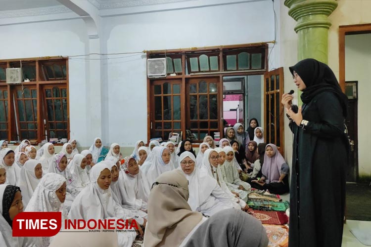 Bupati Banyuwangi Ajak Santriwati Jadi Perempuan Hebat dan Perempuan Cerdas