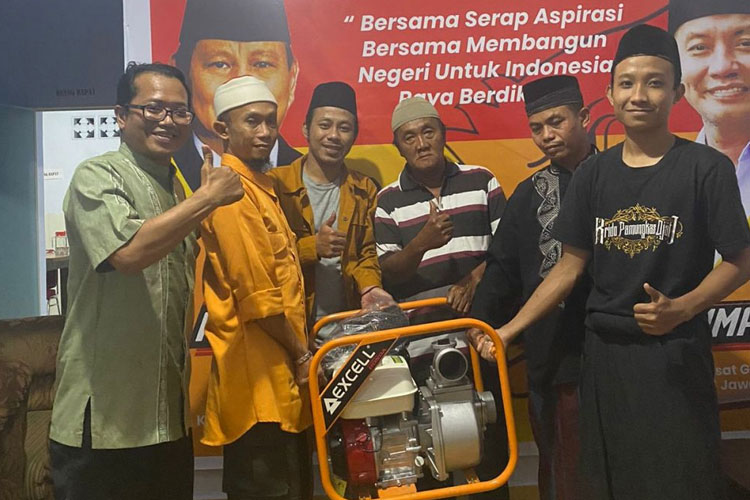 Rudi Nurahmat, Caleg DPR Pusat Partai Gerindra, Berikan Bantuan Diesel, Penuhi Keluhan Warga Tanah Pemakaman Sering Banjir