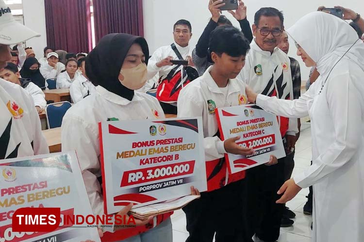 Ratusan Atlet Porprov Banyuwangi Terima THR Bonus Prestasi