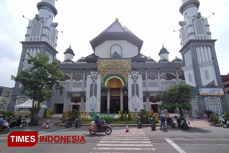 Wajah Masjid Agung Lamongan. Masjid tertua di Kota Soto, Selasa (4/4/2023). (FOTO: MFA Rohmatillah/ TIMES Indonesia)
