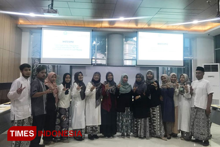Tea Time English-Unisma Speak English di Perpustakaan Pusat Unisma Malang. (FOTO: AJP TIMES Indonesia)