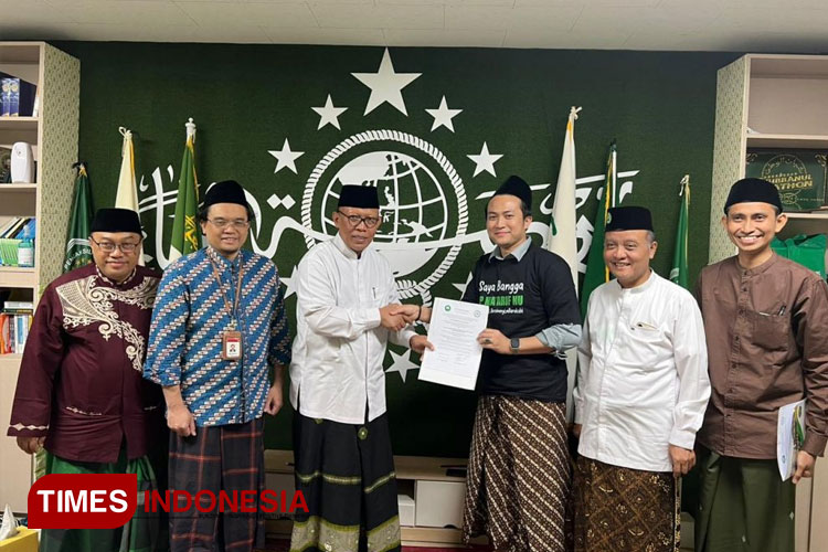 Foto bersama usai penandatanganan MoU dengan ketua PCINU Korea Selatan, Bapak Mohamad Habibi, S.Si., M.Sc. (FOTO: AJP TIMES Indonesia)